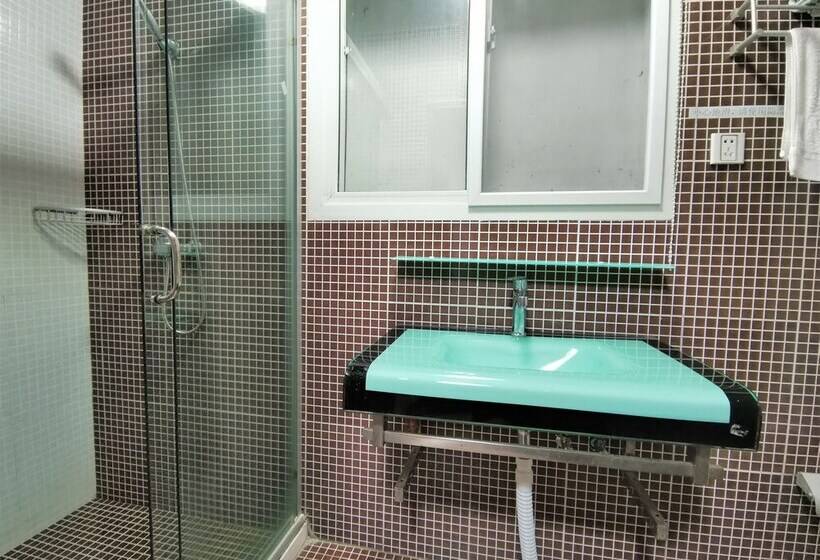 호텔 Shaoxing Laotaimen Luxun Native Place Youth Hostel