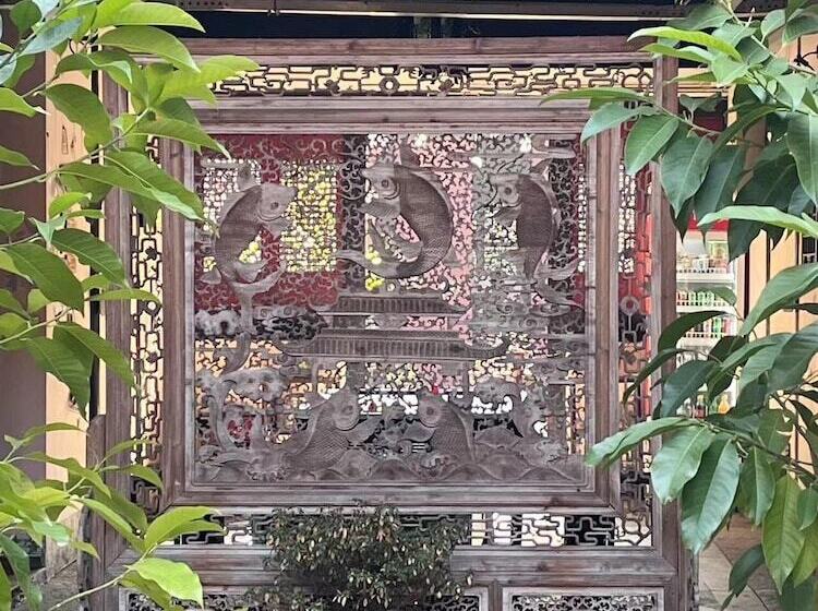 호텔 Shaoxing Laotaimen Luxun Native Place Youth Hostel