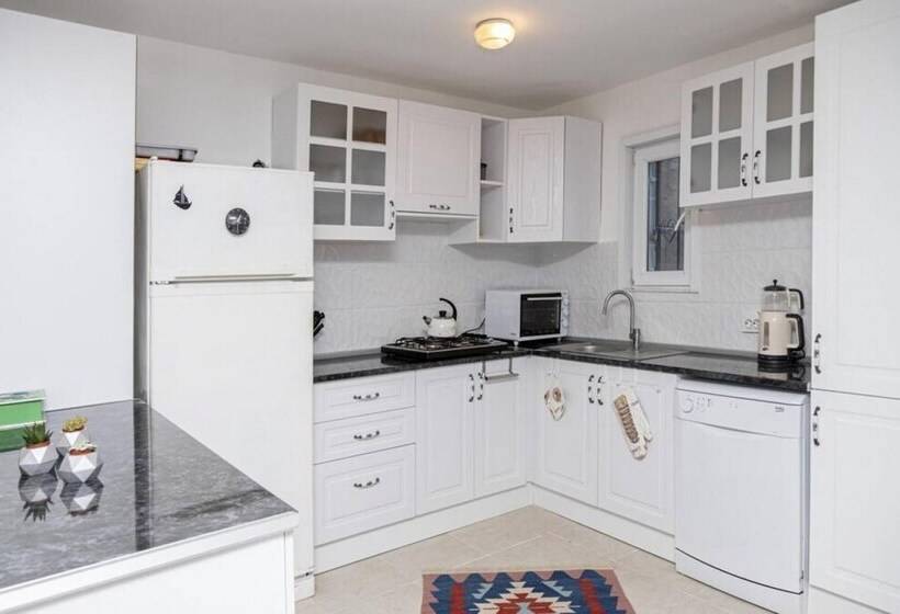 Lovely Triplex With Fantastic Sea View In Turkbuku