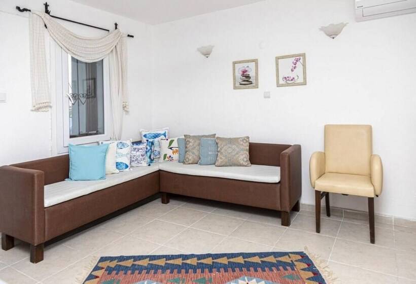 Lovely Triplex With Fantastic Sea View In Turkbuku