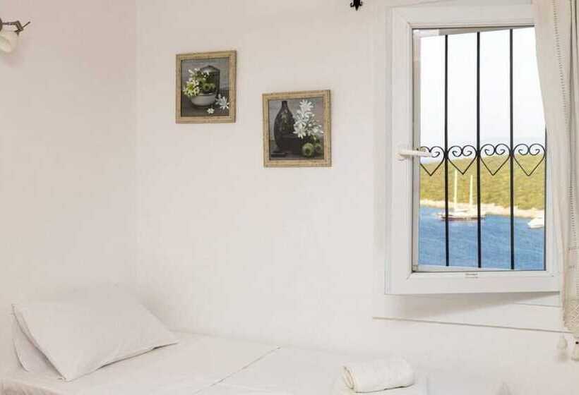 Lovely Triplex With Fantastic Sea View In Turkbuku