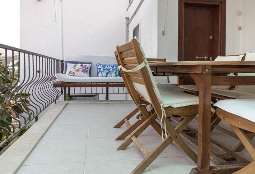 Lovely Triplex With Fantastic Sea View In Turkbuku