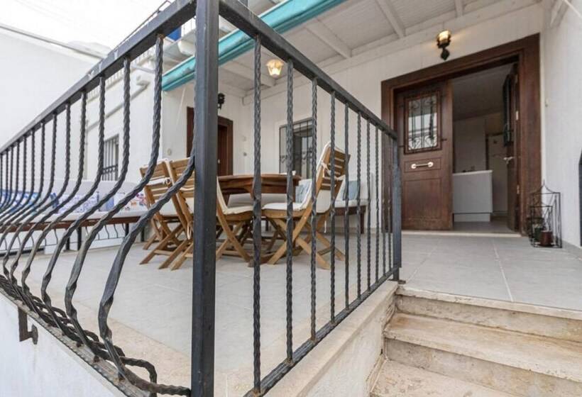 Lovely Triplex With Fantastic Sea View In Turkbuku