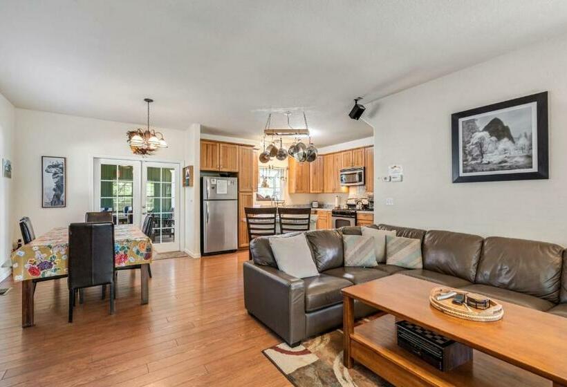 Aubrey S Nest Pet Friendly Cabin