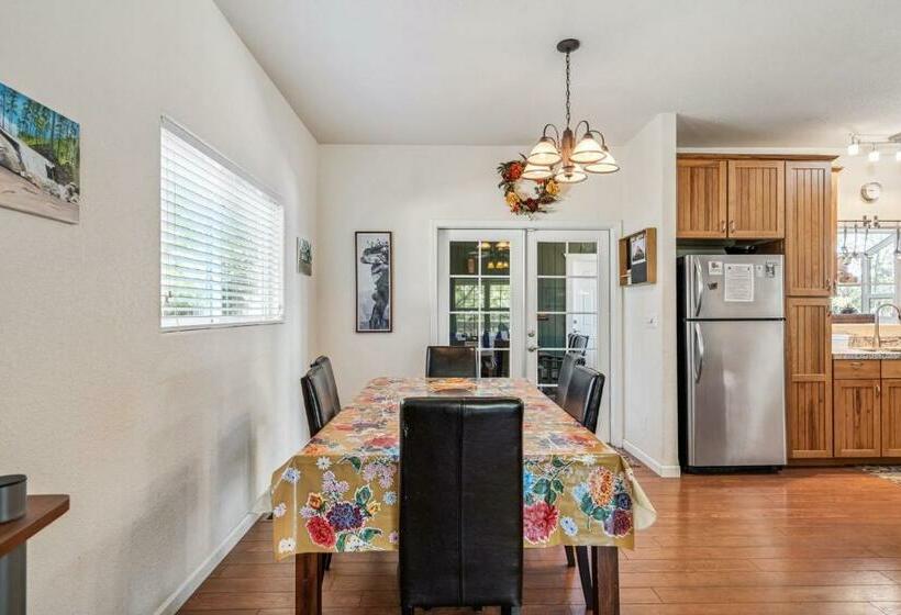 Aubrey S Nest Pet Friendly Cabin