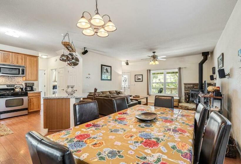 Aubrey S Nest Pet Friendly Cabin