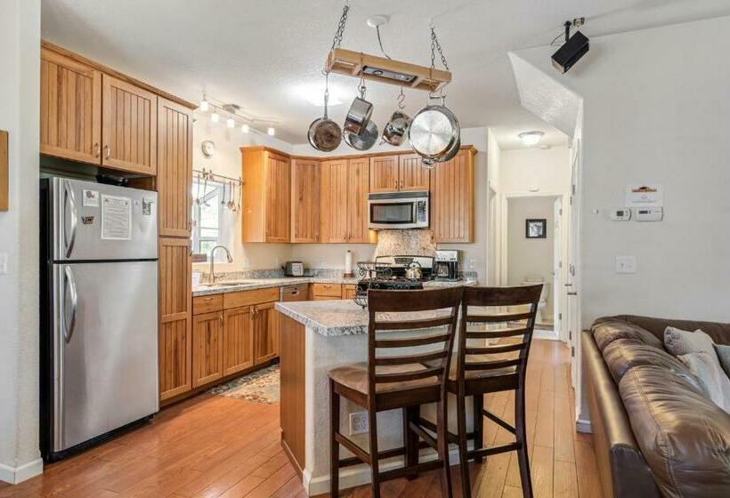 Aubrey S Nest Pet Friendly Cabin