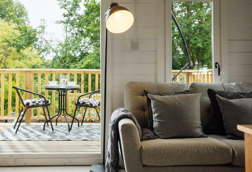 Caban Du Bach Pembroke With Private Garden