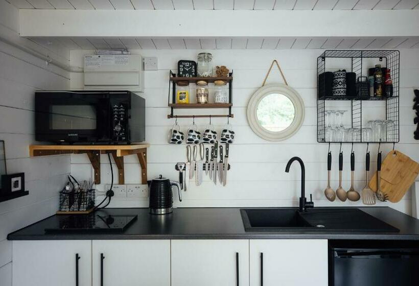 Caban Du Bach Pembroke With Private Garden