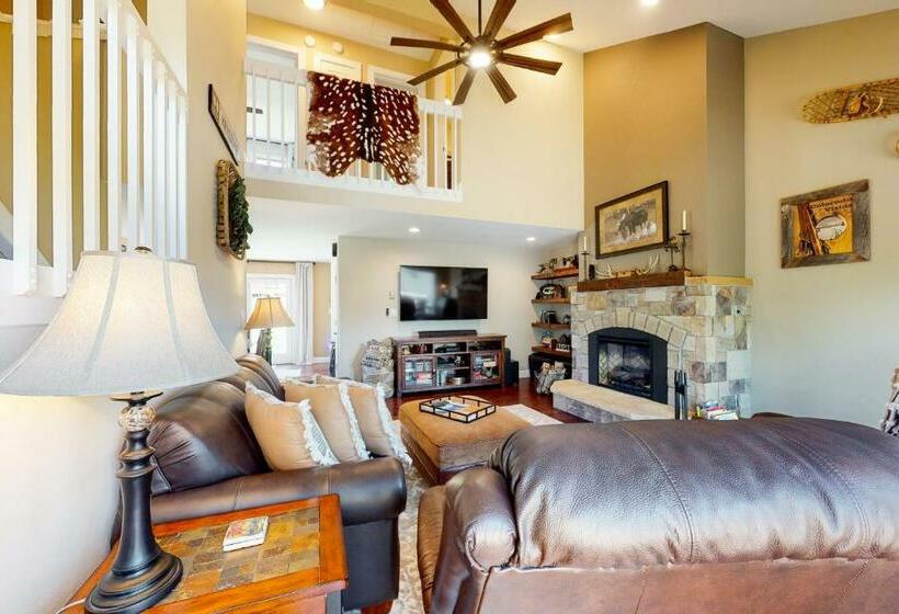 Corinthian Circle Outpost