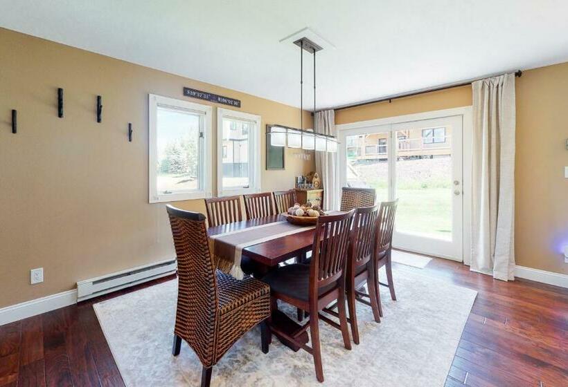 Corinthian Circle Outpost