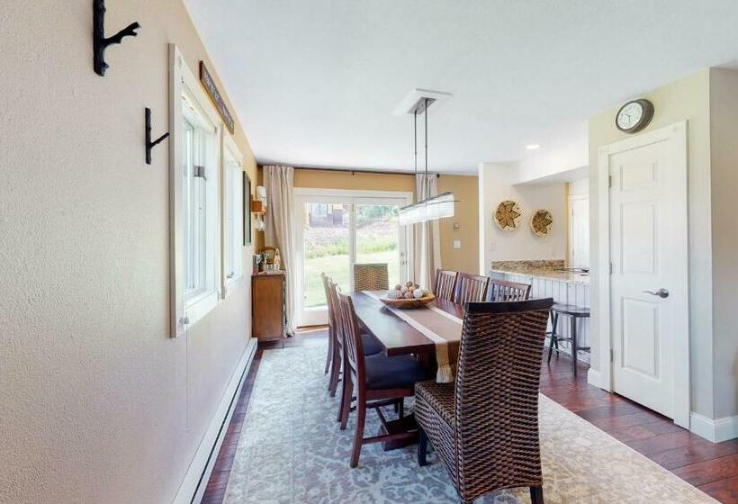 Corinthian Circle Outpost