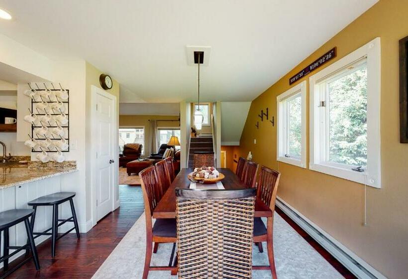 Corinthian Circle Outpost