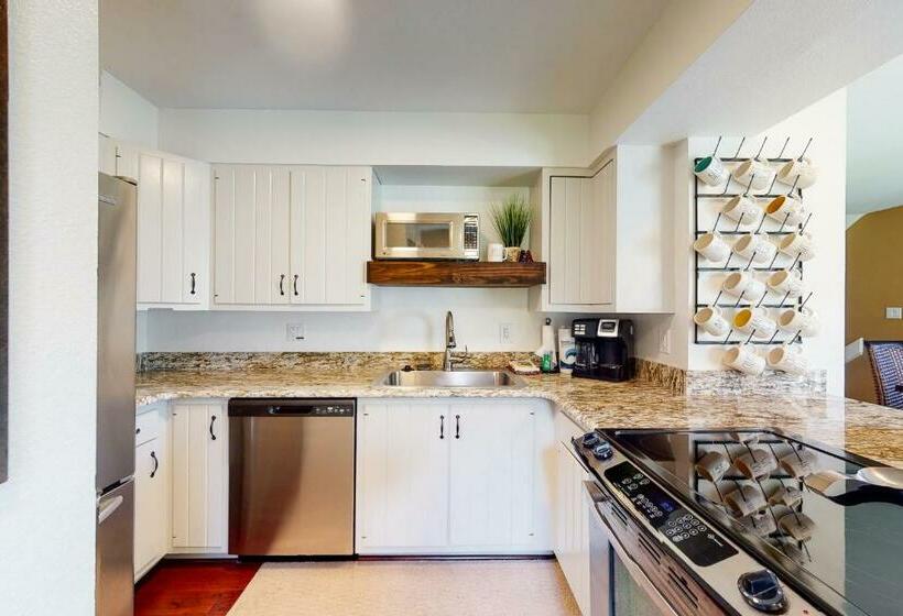 Corinthian Circle Outpost