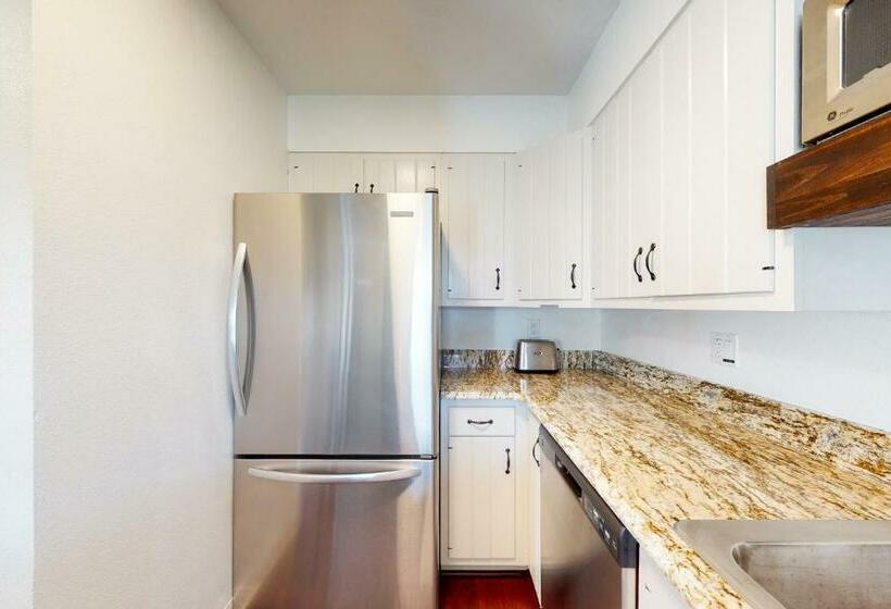 Corinthian Circle Outpost