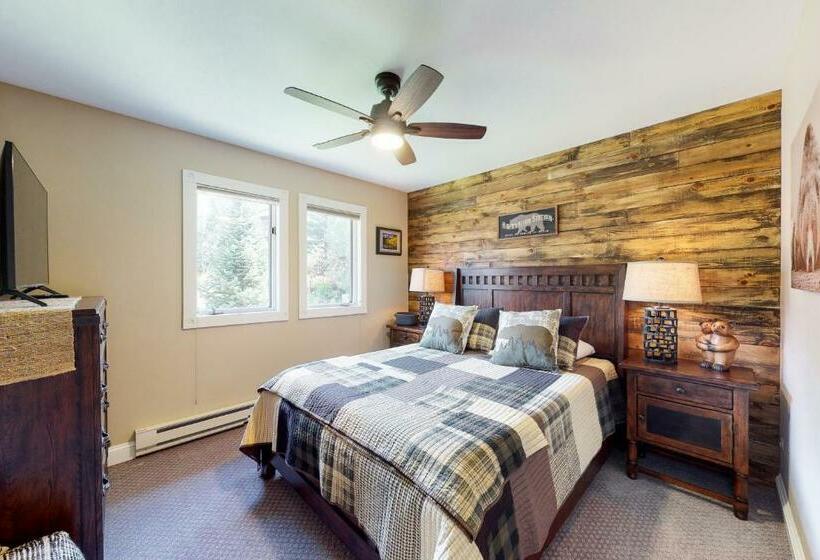 Corinthian Circle Outpost