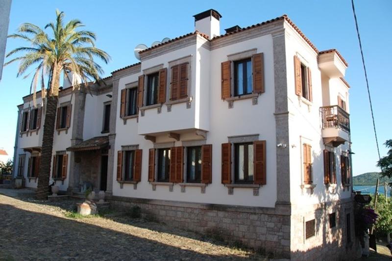 Cunda Tas Konak Otel