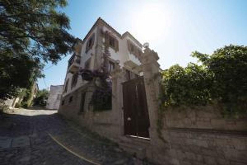 Cunda Tas Konak Otel