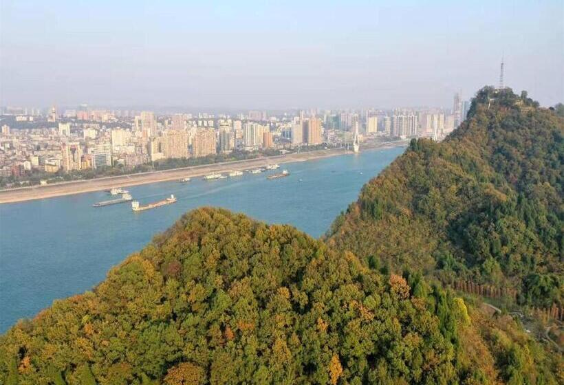 Hotel 7days Premium Yichang Yiling Branch