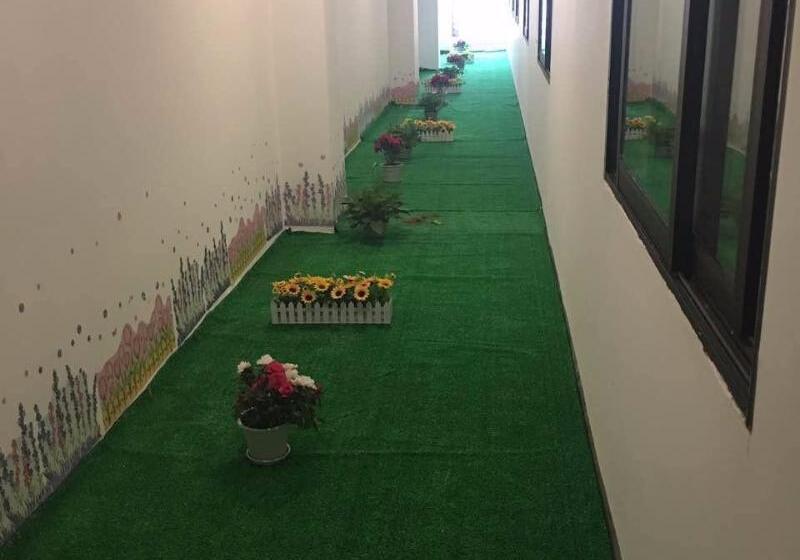 Отель 7days Premium Yibin Laiyin River