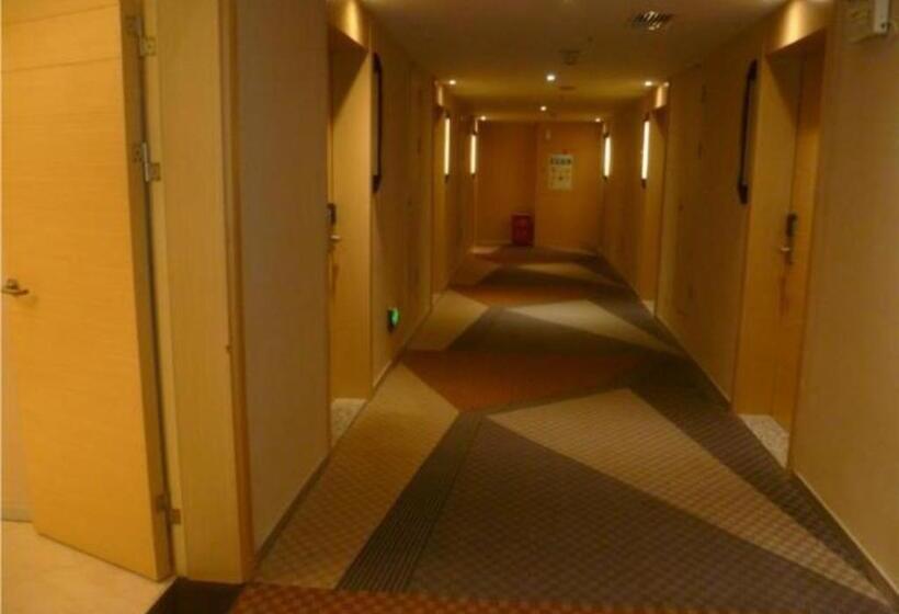 Отель City Comfort Inn Jingmen Jingshan Passenger Station