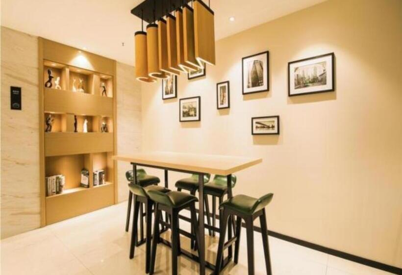 Отель City Comfort Inn Shiyan Walking Street