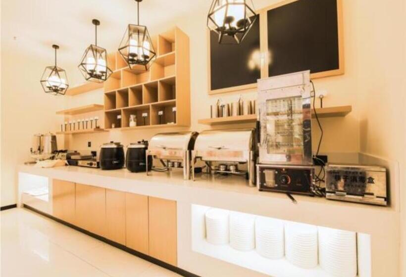 Отель City Comfort Inn Shiyan Walking Street