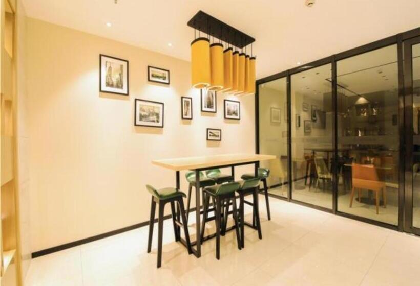 Отель City Comfort Inn Shiyan Walking Street