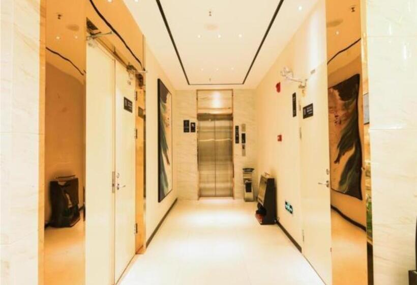 Отель City Comfort Inn Shiyan Walking Street