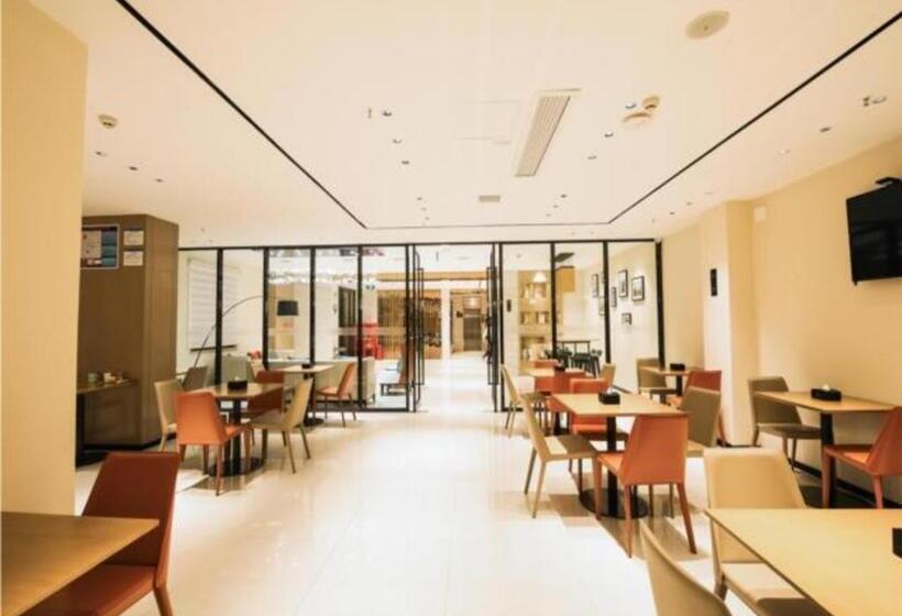 Отель City Comfort Inn Shiyan Walking Street