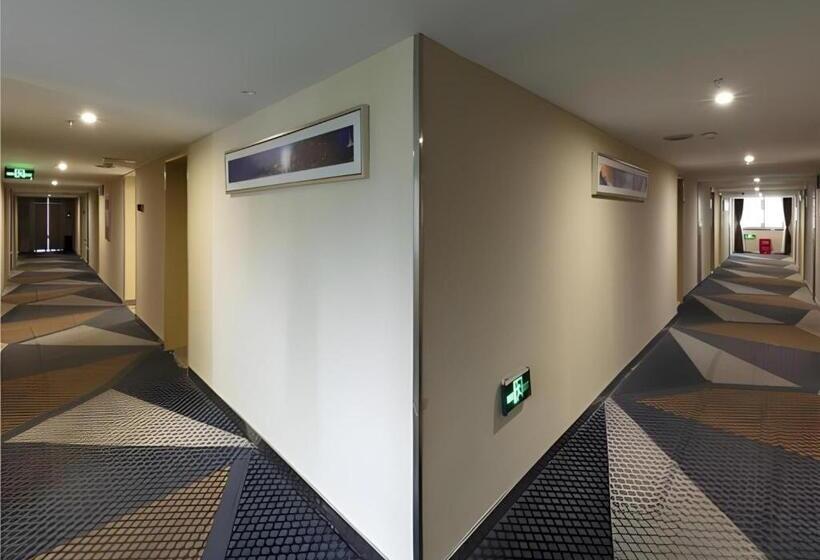 هتل City Comfort Inn Wuhan Dream Times Baotong Temple Metro Station