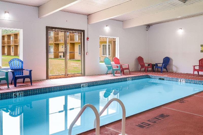 ホテル Clarion Inn & Suites Stroudsburg   Poconos