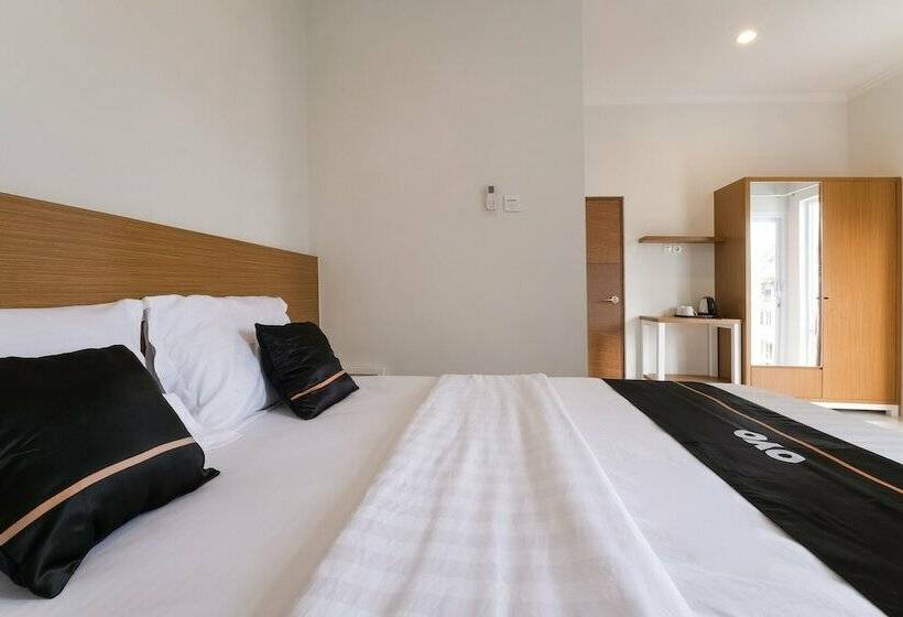 Отель Damar Kusumo Guest House By Oyo Rooms