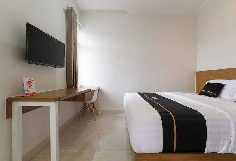 Отель Damar Kusumo Guest House By Oyo Rooms