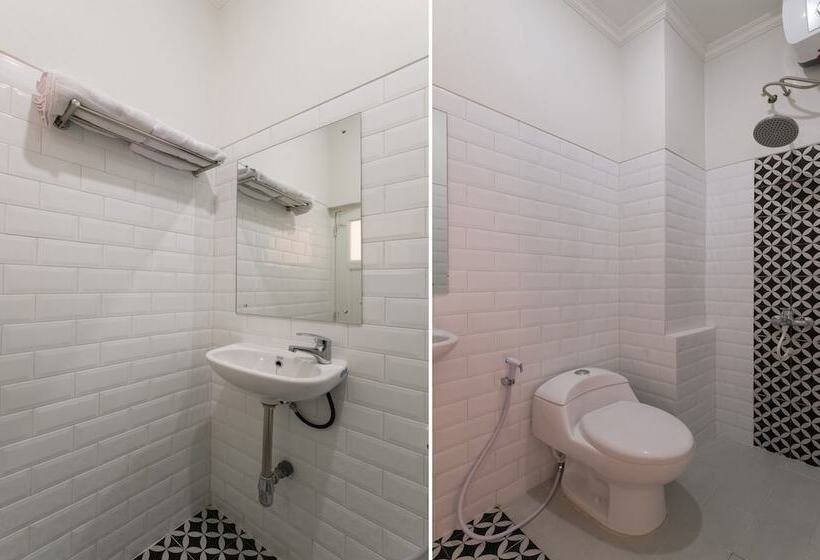 Отель Damar Kusumo Guest House By Oyo Rooms