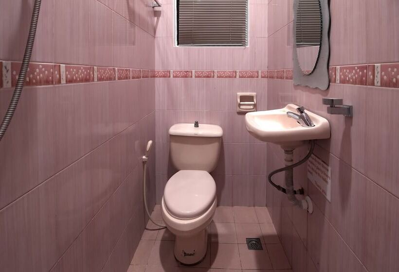 酒店 Darius' Residences By Oyo Rooms