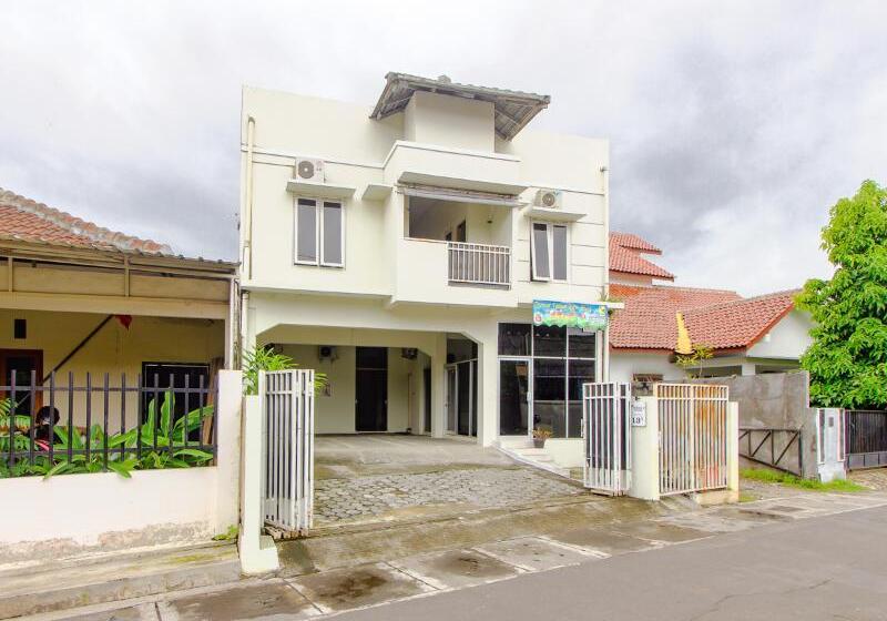 בית מלון כפרי D'kost 3 Syariah By Oyo Rooms