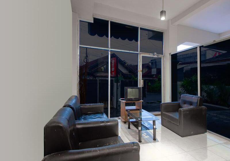 בית מלון כפרי D'kost 3 Syariah By Oyo Rooms