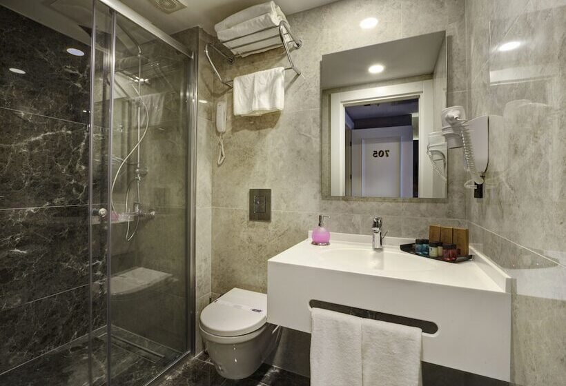 Отель Dora Pera