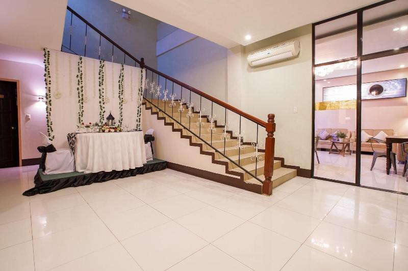 هتل Edmundo By Oyo Rooms