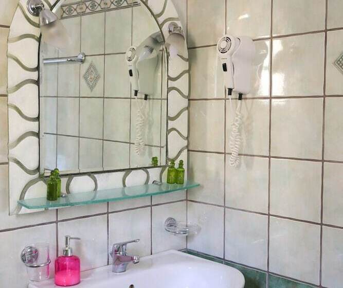 בית מלון כפרי Filoxenia By Grispos Villas