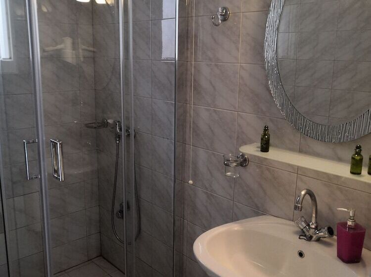 فندق Filoxenia By Grispos Villas