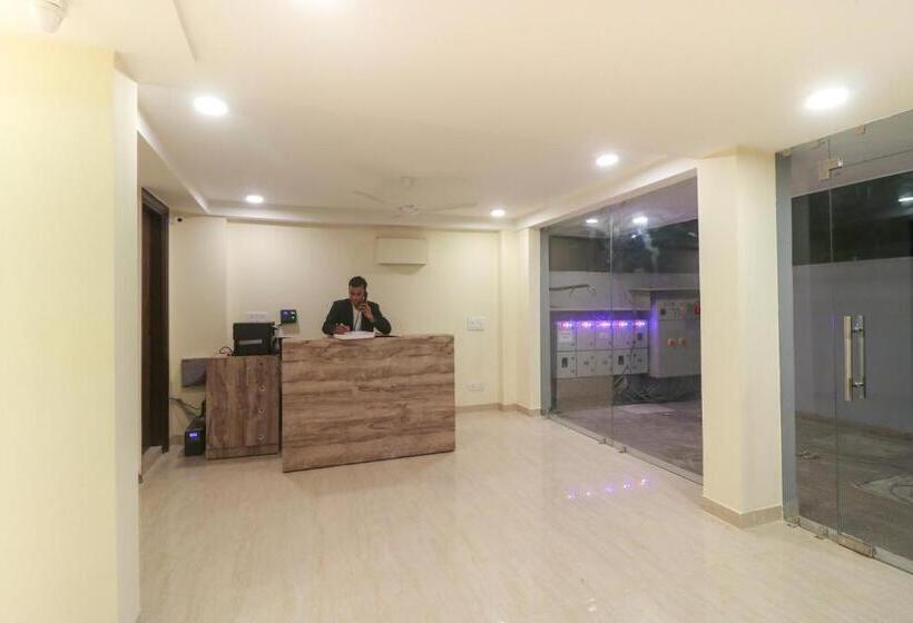 호텔 Collection O Comfort Residency Near Artemis Hospital