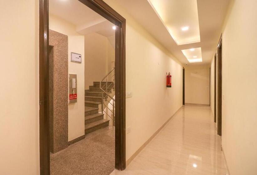 호텔 Collection O Comfort Residency Near Artemis Hospital