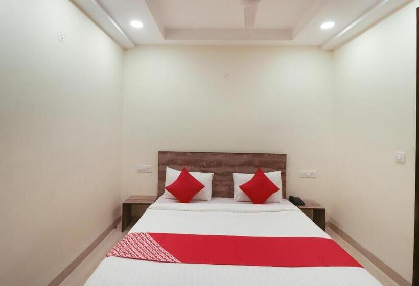 호텔 Collection O Comfort Residency Near Artemis Hospital