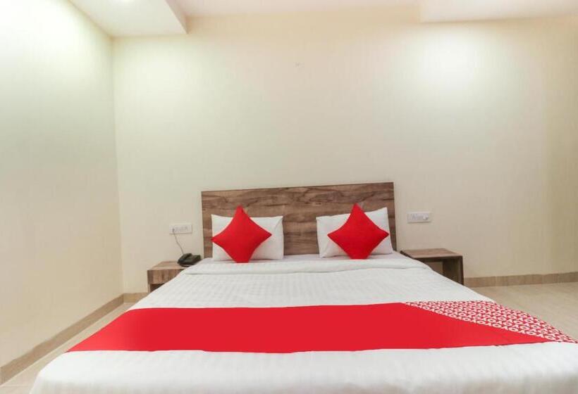 호텔 Collection O Comfort Residency Near Artemis Hospital