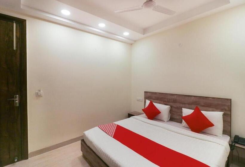 호텔 Collection O Comfort Residency Near Artemis Hospital