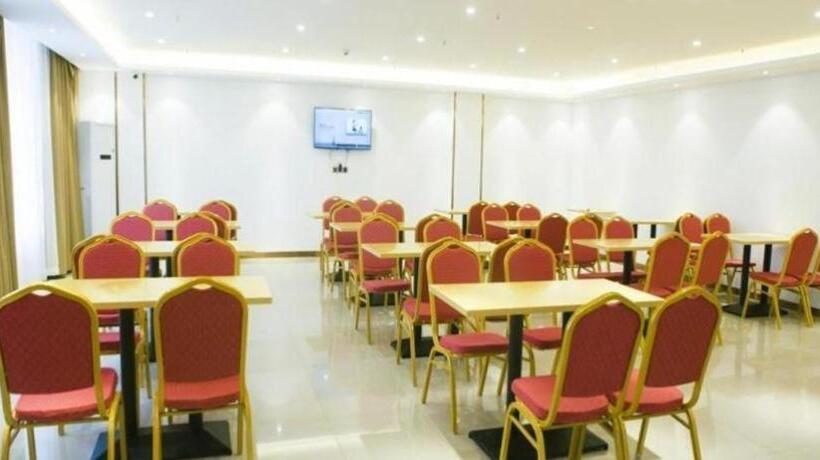 Отель Greentree Inn Huanggang City Wuxue City Kanjiang Avenue