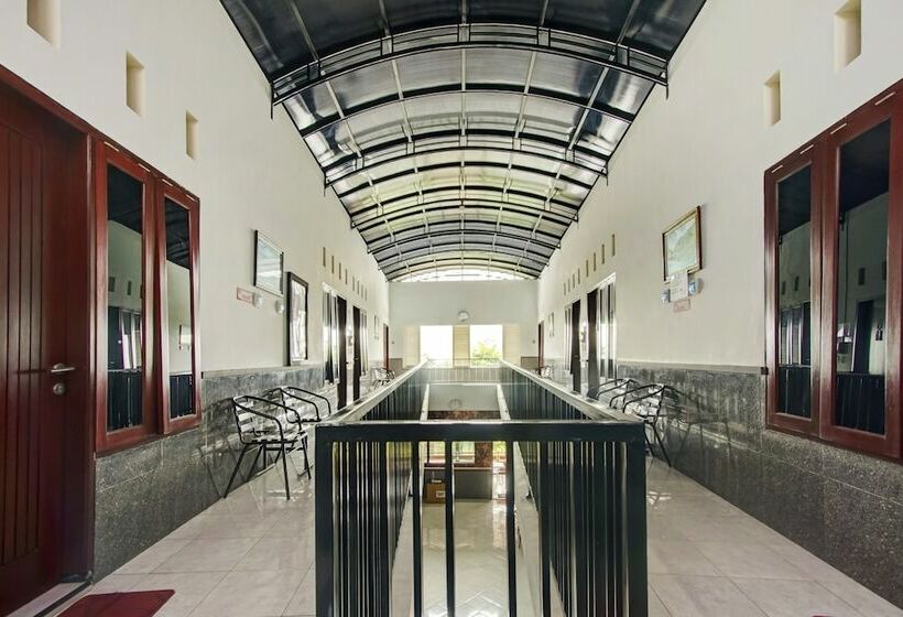 ホテル Super Capital O 90151 Guest House 180