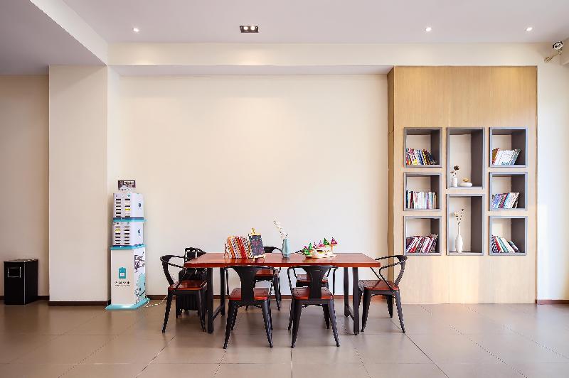 Отель Hanting Nanjing Wutang Plaza